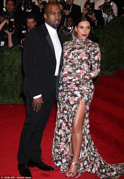“Mẹ trẻ” Kim Kardashian muốn chụp hình cho Playboy - 4 Kim và bạn trai Kaynes West