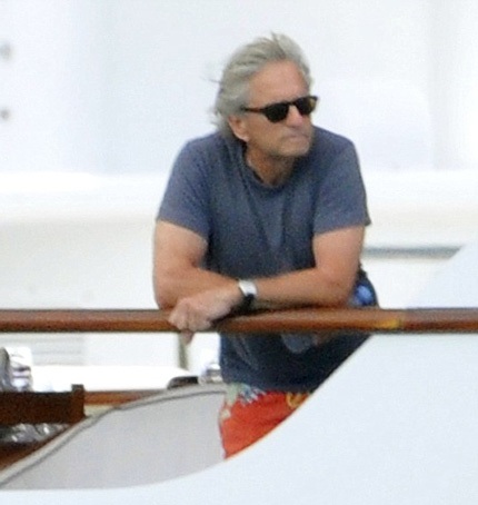 Michael Douglas muốn hàn gắn với vợ - 5 Vài ngày trước, Michael đi nghỉ trên du thuyền cùng vài người bạn.
