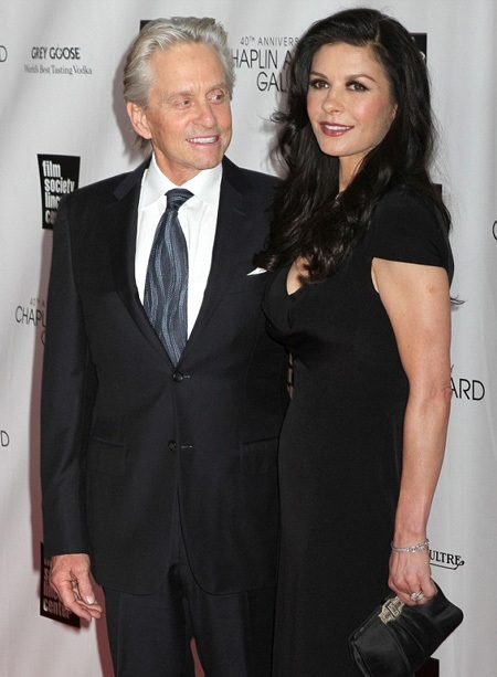 Michael Douglas tin có thể hàn gắn với vợ trẻ - 3 Michael Doughlas vẫn tin rằng, ông và vợ - nữ diễn viên Catherine Jeta-Jones sẽ hàn gắn quan hệ.