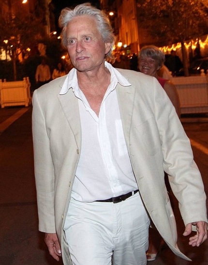 Thăng trầm hôn nhân của Michael Douglas và Catherine Zeta-Jones - 8 Ngôi sao 68 tuổi hiện đang sống một mình trong khi vợ hai và các con ở riêng.