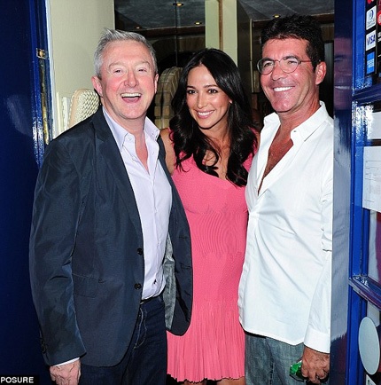 Simon Cowell đưa bạn gái mang bầu ra mắt bạn bè - 4 Ba người chụp ảnh vui vẻ cùng nhau