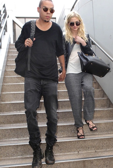 Cặp đôi này đã hò hẹn được 1 tháng và hiện rất yêu nhau.