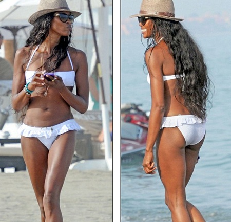 Bị “bồ” đá, Naomi Campbell ra biển giải khuây - 2 Naomi Campbell khoe dáng săn chắc tại bờ biển ở Tây Ban Nha