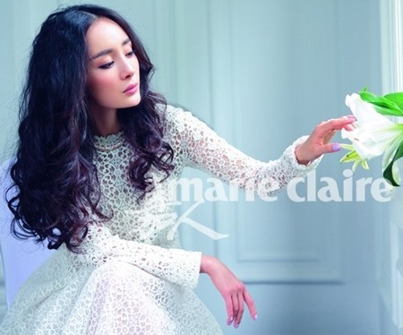 Trên tạp chí Marie Claire tháng này, Dương Mịch xuất hiện với hình ảnh nữ tính tiểu thư.