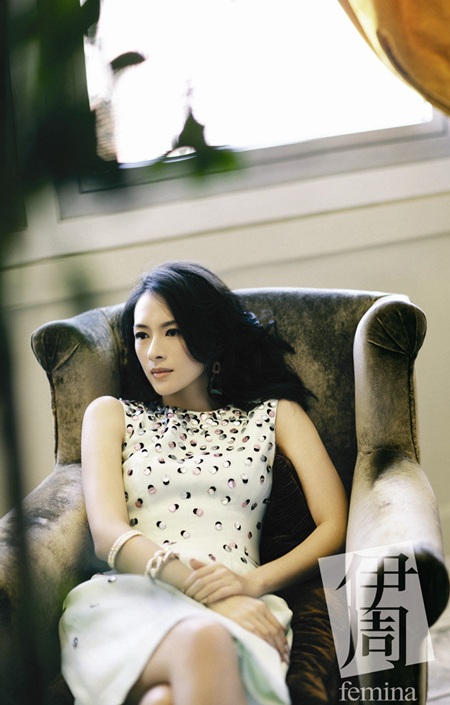 Trái ngược với hình ảnh của Dương Mịch và Phạm Băng Băng, Chương Tử Di lại có phần kín đáo.