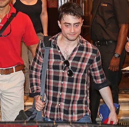 Trong một tuần qua, anh có tới 8 buổi diễn tại nhà hát.