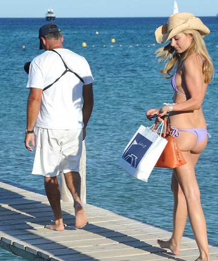 Khó rời mắt khỏi thân hình đẹp và cân đối của Kimberley Garner