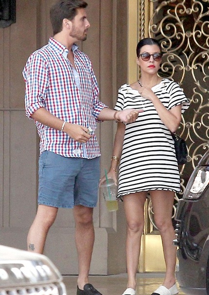 Kourtney và bạn trai tới gặp luật sư nhằm giải quyết vụ kiện tụng của Michael.