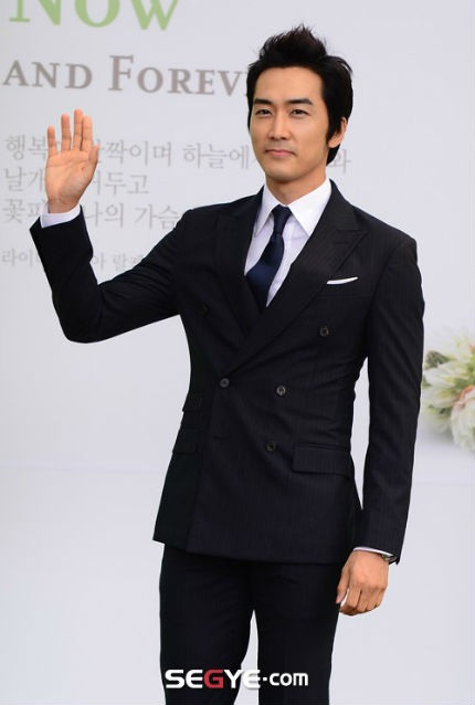 Dàn sao Hàn tới dự đám cưới Lee Byung Hun và Lee Min Jung - 16 Song Seung Heon - ngôi sao của Trái tim mùa thu