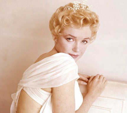 Công bố loạt ảnh hiếm về "quả bom sex" Marilyn Monroe - 6 Ảnh chân dung của Marilyn Monroe được chụp vào năm 1956