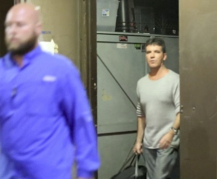 Bạn gái của Simon Cowell là kẻ đào mỏ? - 2 Bạn gái của Simon Cowell là kẻ đào mỏ?