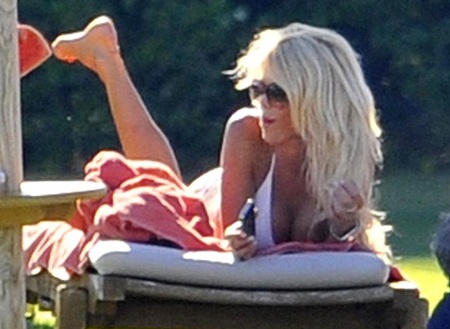 Người đẹp 38 tuổi trông rất thư giãn và vui vẻ