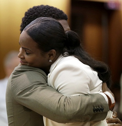 Usher giành quyền chăm sóc hai con sau nhiều năm "tranh cãi" - 5 Sau khi ly dị vào năm 2009, cặp đôi này đã chiến đấu bền bỉ để tranh giành quyền nuôi con.