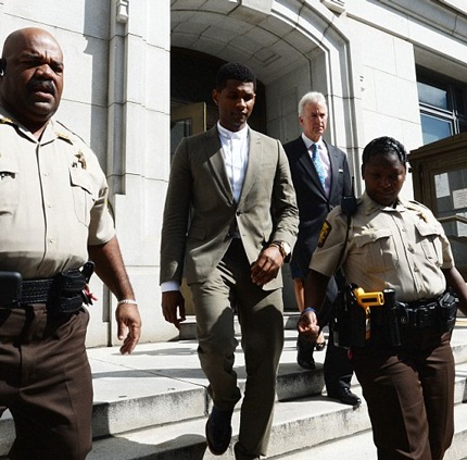 Usher giành quyền chăm sóc hai con sau nhiều năm "tranh cãi" - 7 Usher rời tòa và từ chối trả lời các câu hỏi của báo giới