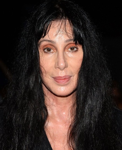 Những nếp nhăn trên gương mặt ngôi sao 67 tuổi vẫn không thể được che phủ kỹ dưới lớp trang điểm