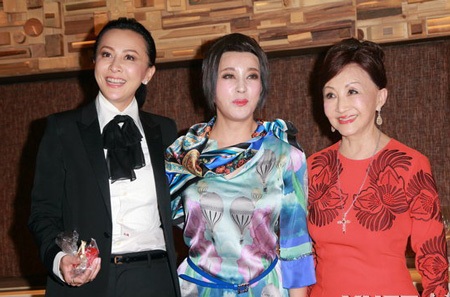 Lưu Hiểu Khánh từ chối trả lời những câu hỏi liên quan tới đời tư.