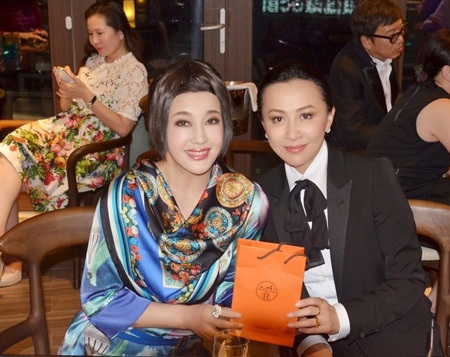 Hai ngôi sao chụp ảnh kỷ niệm cùng nhau