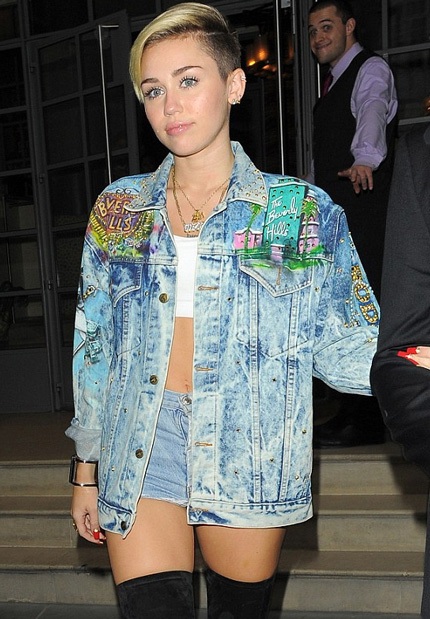 Miley Cyrus ăn mặc táo bạo tại châu Âu để quảng cáo cho những sản phẩm âm nhạc mới nhất