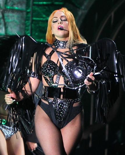 Adam Levine "gây sự" với Lady Gaga - 3 Lady Gaga tuyên bố, cô đang làm thay đổi thế giới.