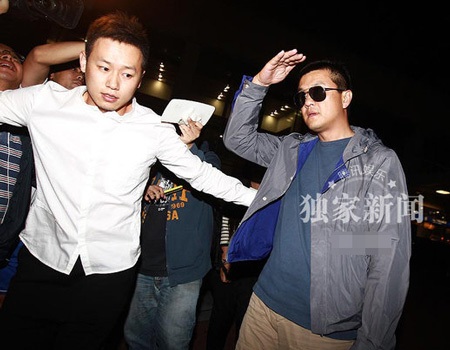 Lý Á Bằng xuất hiện lần đầu sau thông tin chia tay với Vương Phi