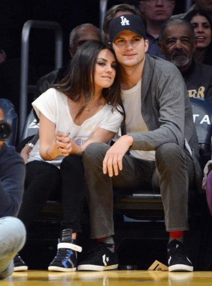 Vợ chồng Beyoncé giàu nhất giới giải trí - 4 Ashton Kutcher và Mila Kunis kiếm được 35 triệu USD