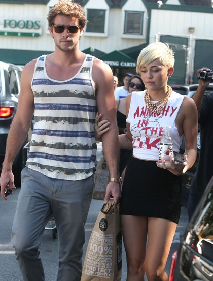 Hôn phu tương lai của Miley Cyrus phủ nhận ngoại tình - 1 Miley Cyrus và bạn trai - Liam Hemsworth