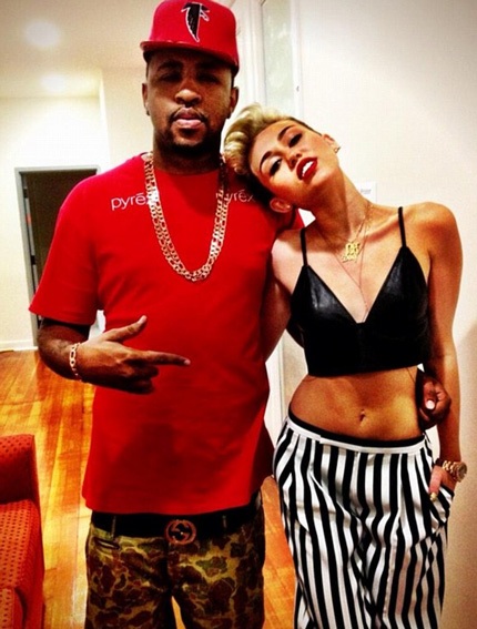 Hậu hủy hôn, Miley Cyrus cũng có bạn trai mới? - 4 Miley và Mike hợp tác trong album mới của cô ca sĩ 20 tuổi