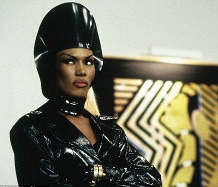 Xem Tyra Banks hóa thân thành Kate Upton, Claudia Schiffer - 16 Grace Jones
