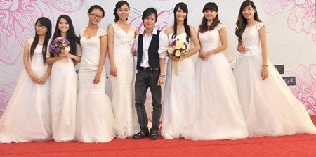 Đà Nẵng: Hơn 400 bạn trẻ được tư vấn trước mùa cưới - 5 và khoác lên mình những bộ áo cưới lung linh