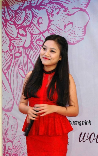 Đà Nẵng: Hơn 400 bạn trẻ được tư vấn trước mùa cưới - 6 và khoác lên mình những bộ áo cưới lung linh