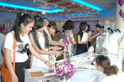 Đà Nẵng: Hơn 400 bạn trẻ được tư vấn trước mùa cưới - 7 Góp mặt trong event cưới là những dịch vụ, nhãn hàng...chuyên về cưới uy tín ở TP. Đà Nẵng