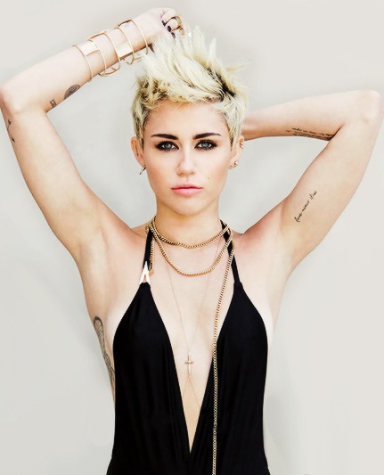 Fan lại sốc với loạt ảnh khỏa thân của Miley trên tạp chí - 2 Loạt ảnh khoe thân táo bạo của Miley trên tạp chí Rolling Stone lại khiến các fan xôn xao