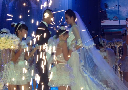 Đám cưới của siêu mẫu Ngọc Thạch tại Hà Nội | Báo Dân trí