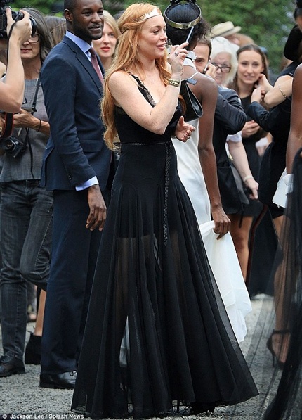 Lindsay Lohan khoe thân hình đầy đặn hơn sau khi cai nghiện - 7 Mọi người đều mừng trước sự thay đổi tích cực của Lindsay kể từ khi rời trại cai nghiện