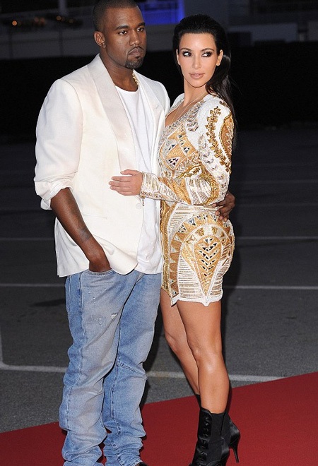 Cái kết ngọt ngào của chuyện tình 9 năm giữa Kim và Kanye - 11 Cũng trong tháng 5/2012, hai người sánh đôi trên thảm đỏ LHP Cannes, Pháp
