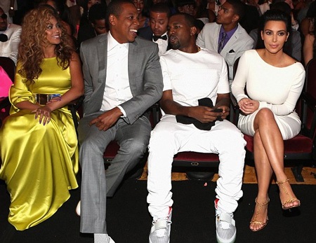 Cái kết ngọt ngào của chuyện tình 9 năm giữa Kim và Kanye - 12 Tháng 7/2012, Kim và Kanye đi xem thời trang cùng vợ chồng Beyoncé