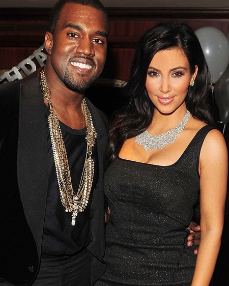 Cái kết ngọt ngào của chuyện tình 9 năm giữa Kim và Kanye - 6 Hai người trò chuyện vui vẻ tại một sự kiện hồi tháng 10/2010