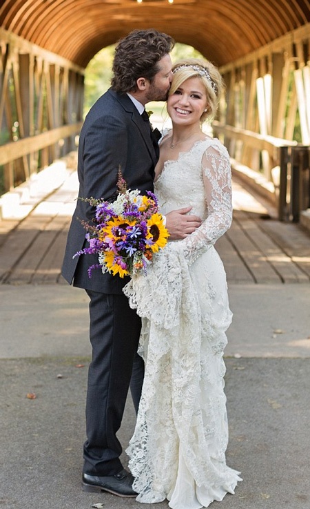 Kelly Clarkson và chồng trong lễ thành hôn ngày 20/10