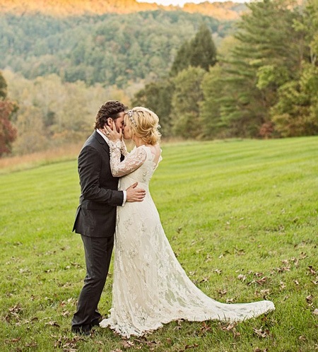 Cô dâu Kelly trông vô cùng duyên dáng và dịu dàng