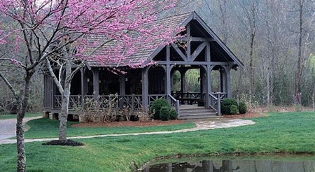 Địa điểm tổ chức lễ thành hôn của nữ ca sĩ từng giành giải Grammy rất lãng mạn