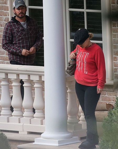 Kelly Clarkson xuất hiện giản dị một ngày trước đám cưới