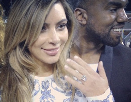 Kim Kardashian khoe nhẫn đính hôn kim cương triệu đô - 8 Kim hạnh phúc thổ lộ: Tôi là người phụ nữ may mắn nhất thế giới