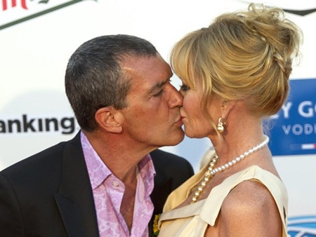 Những nụ hôn ngọt ngào của sao  - 17 Antonio Banderas và Melanie Griffith là một trong những cặp đôi dài lâu nhất tại