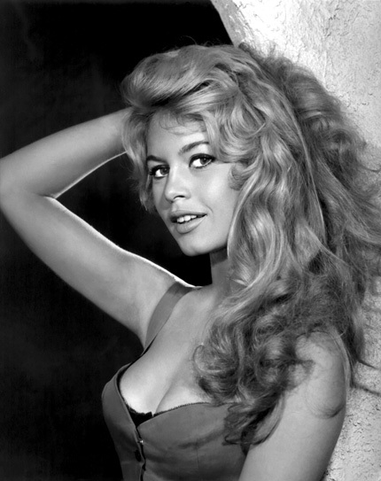 Cuộc đời thăng trầm và buồn bã của "biểu tượng sex" Brigitte Bardot - 5 Brigitte Bardot trong những bức ảnh thời trẻ