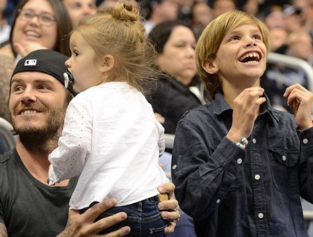 Cả nhà đam mê thể thao không quên theo dõi những diễn biến gay cấn dưới sân