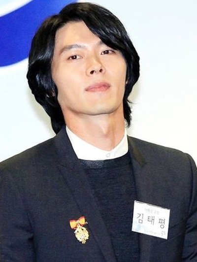 Bất ngờ trước vẻ gầy guộc của mỹ nam xứ Hàn - 5 Ngày 29/10, Hyun Bin đã có mặt tại Trung tâm văn hóa Sejong,