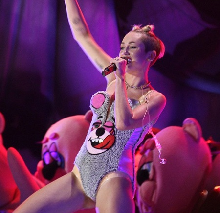 Tối qua 27/10, người đẹp tới dự bữa tiệc Halloween tại biệt thự Playboy.