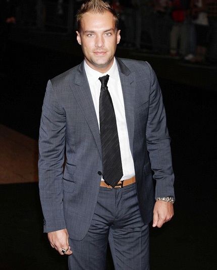 Bạn trai cũ của Lindsay Lohan cũng tuyên bố phá sản - 1 Calum Best tuyên bố phá sản sau những năm tháng mải mê ăn chơi, tiệc tùng.