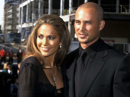 Những khoảnh khắc đáng nhớ trong đời Jennifer Lopez (phần 1) - 10 Ngôi sao xinh đẹp sánh đôi trong bộ phim