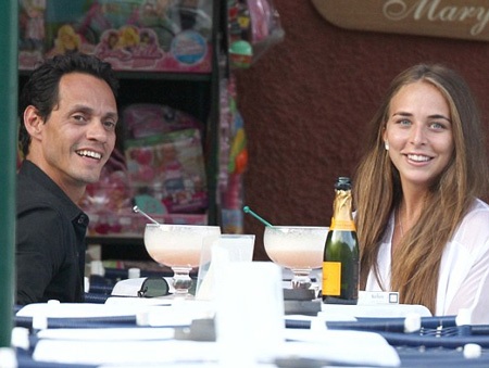 Marc Anthony và bạn gái bị bắt gặp hò hẹn tại Ý, ngày 7/10